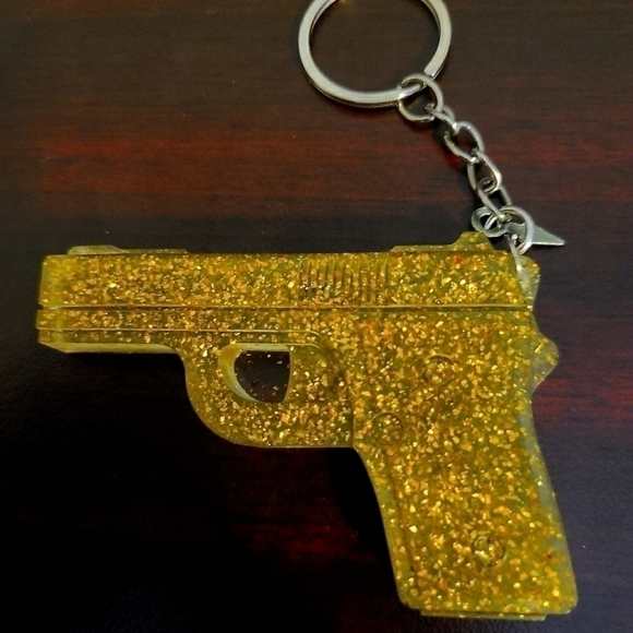 HANDMADE Gold Handgun Keychain - Picture 1 of 2